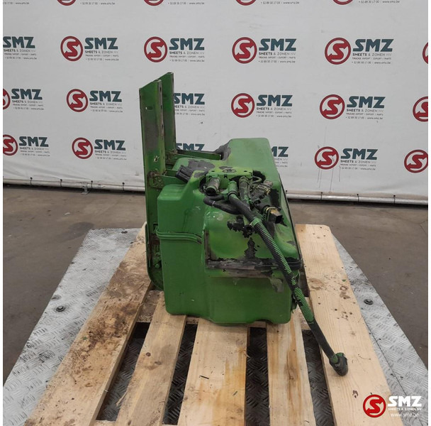 Scania Occ AdBluetank 75L + AdBlueniveausensor Scania - Sistema de combustível por Camião: foto 3 Scania Occ AdBluetank 75L + AdBlueniveausensor Scania - Sistema de combustível por Camião: foto 3