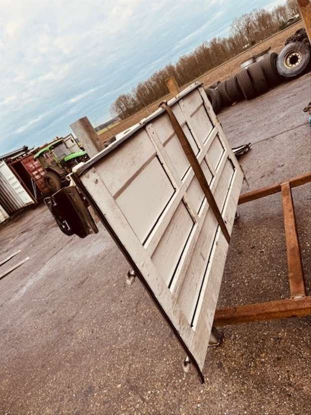 Krone Achterdeur links - Carroceria e exterior por Camião: foto 2 Krone Achterdeur links - Carroceria e exterior por Camião: foto 2