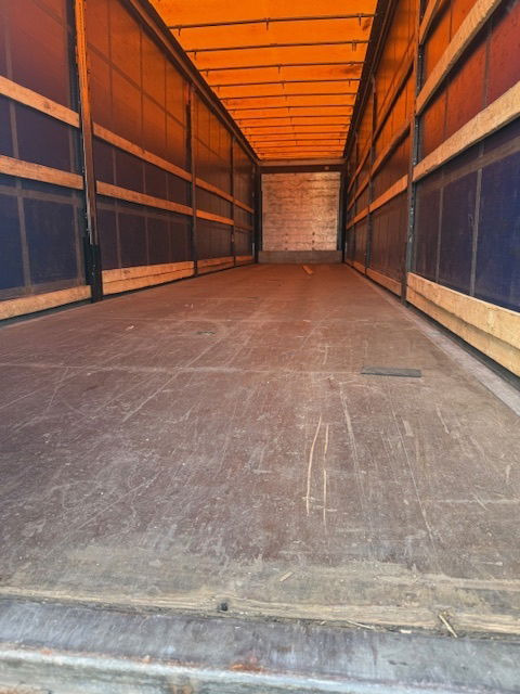 Schmitz Cargobull Laadklep - Semi-reboque de lona: foto 5 Schmitz Cargobull Laadklep - Semi-reboque de lona: foto 5