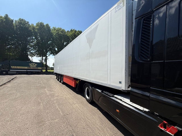 Schmitz Cargobull Thermoking SLXe 300 Laadklep Liftas 3924 dieseluren - Semi-reboque frigorífico: foto 4 Schmitz Cargobull Thermoking SLXe 300 Laadklep Liftas 3924 dieseluren - Semi-reboque frigorífico: foto 4