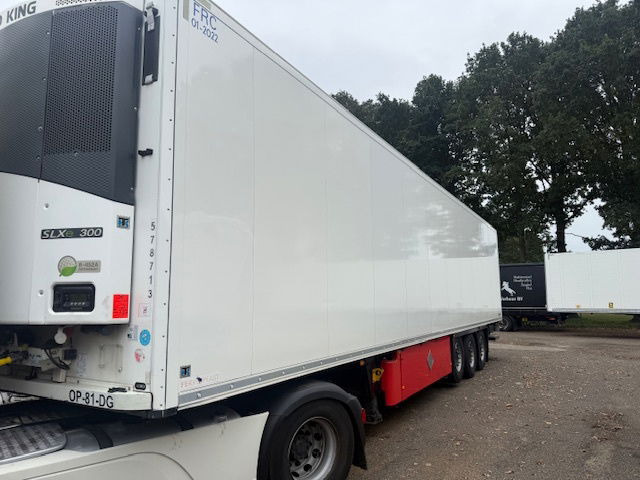Schmitz Cargobull Thermoking SLXe 300 weinig uren Laadklep Liftas - Semi-reboque frigorífico: foto 1 Schmitz Cargobull Thermoking SLXe 300 weinig uren Laadklep Liftas - Semi-reboque frigorífico: foto 1