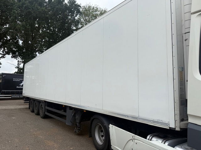 Schmitz Cargobull Vector 1550 liftas - Semi-reboque frigorífico: foto 4 Schmitz Cargobull Vector 1550 liftas - Semi-reboque frigorífico: foto 4