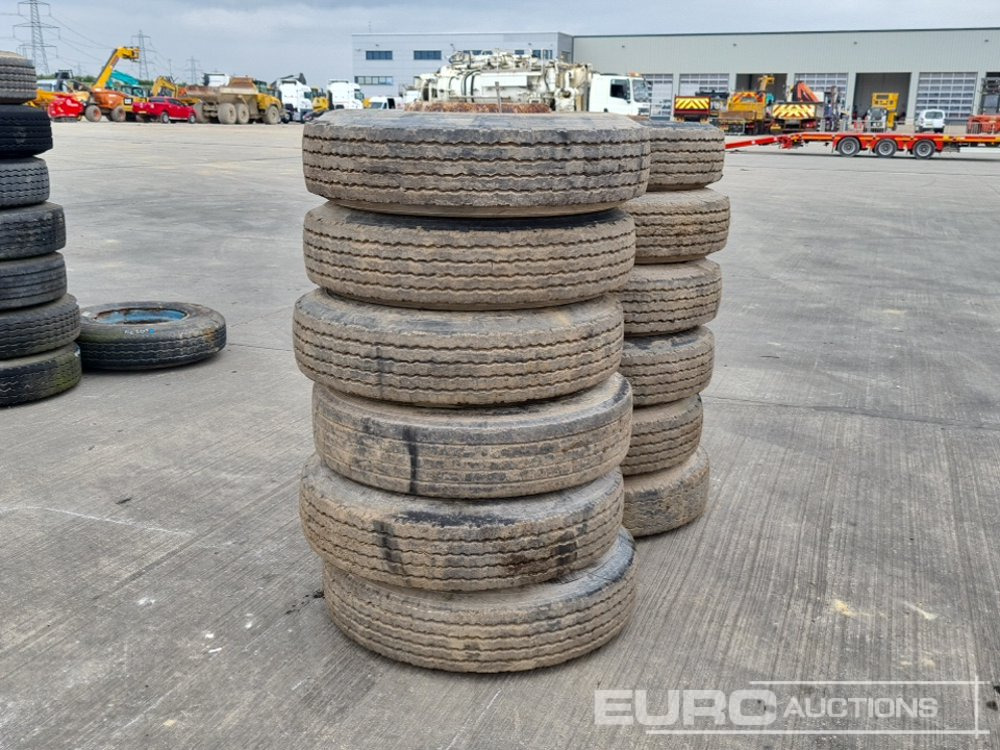 11R22.5 Tyre & Rim (12 of) - Pneu: foto 5 11R22.5 Tyre & Rim (12 of) - Pneu: foto 5