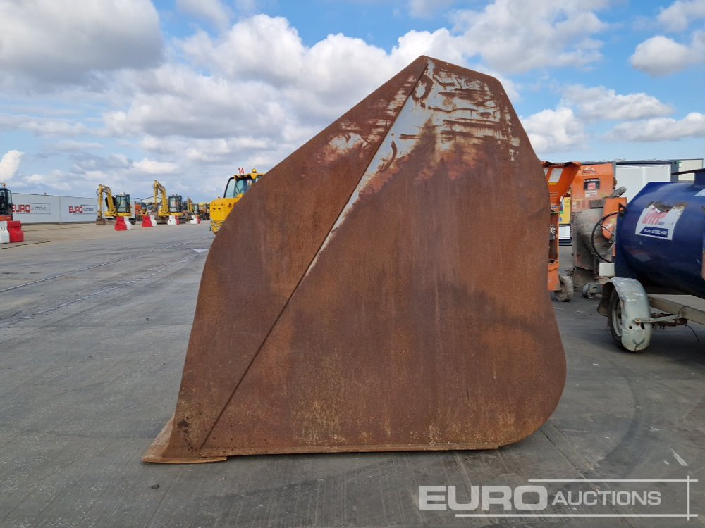 146" Loading Bucket to suit Wheeled Loader - Balde: foto 2 146" Loading Bucket to suit Wheeled Loader - Balde: foto 2