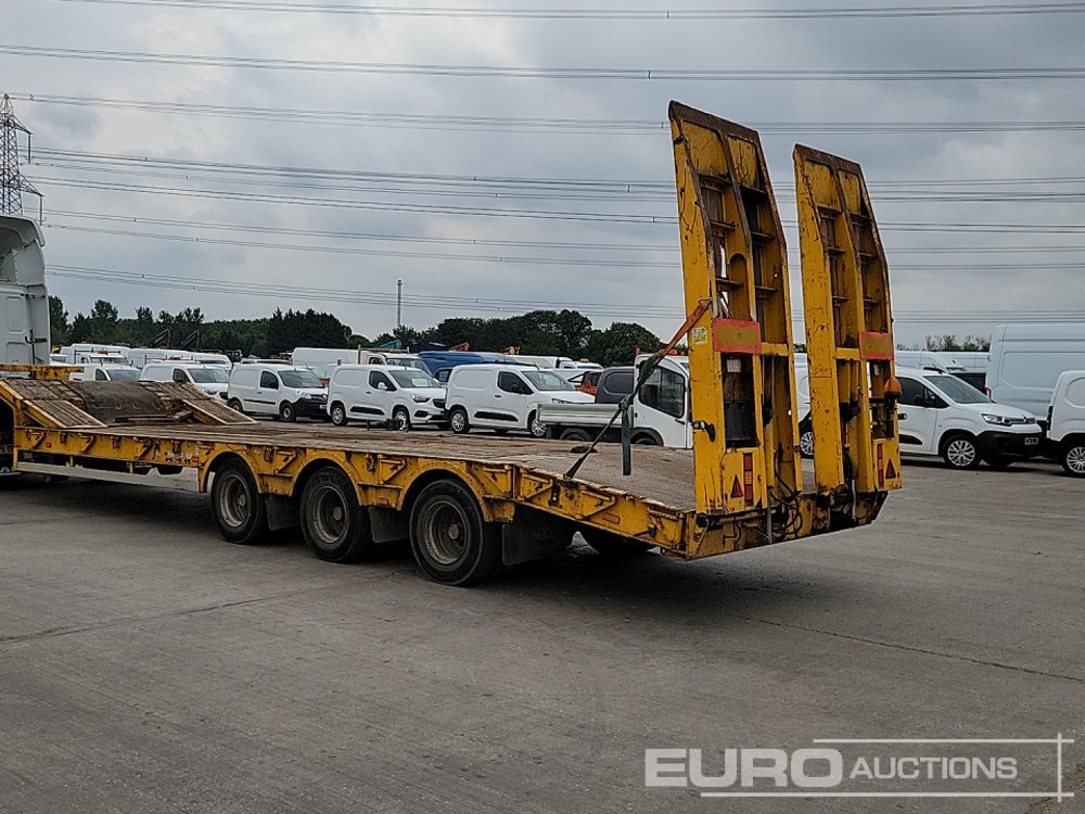 1998 King trailers Tri Axle Step Frame Low Loader Trailer, Neck Ramps, Out Riggers, Hydraulic Ramps - Semi-reboque baixa: foto 3 1998 King trailers Tri Axle Step Frame Low Loader Trailer, Neck Ramps, Out Riggers, Hydraulic Ramps - Semi-reboque baixa: foto 3
