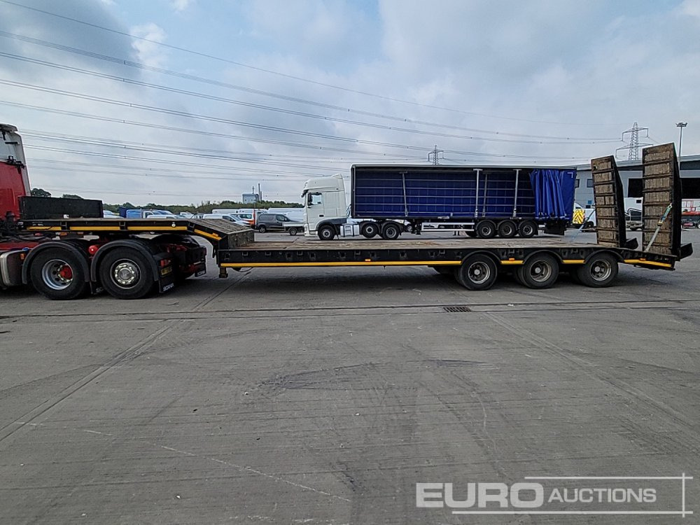 2001 Dennison Trailers Tri Axle Step Frame Low Loader, Hydraulic Ramps, Out Riggers - Semi-reboque baixa: foto 2 2001 Dennison Trailers Tri Axle Step Frame Low Loader, Hydraulic Ramps, Out Riggers - Semi-reboque baixa: foto 2