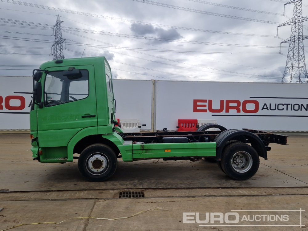 2002 Mercedes 4x2 Chassis Cab, Manual Gearbox - Camião chassi: foto 2 2002 Mercedes 4x2 Chassis Cab, Manual Gearbox - Camião chassi: foto 2