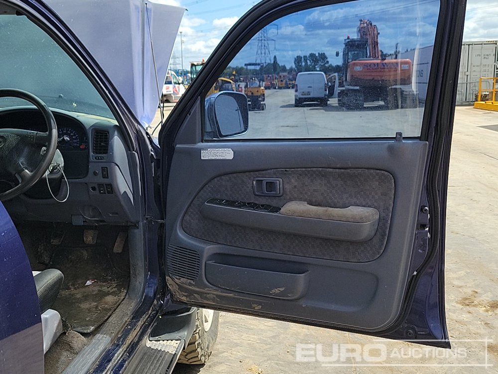 Pick-up 2003 Toyota Hilux: foto 26