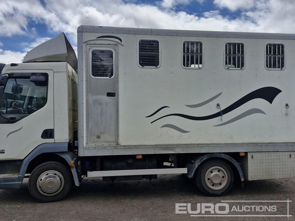 2006 DAF 45.150 - Camião transporte de gado: foto 1 2006 DAF 45.150 - Camião transporte de gado: foto 1