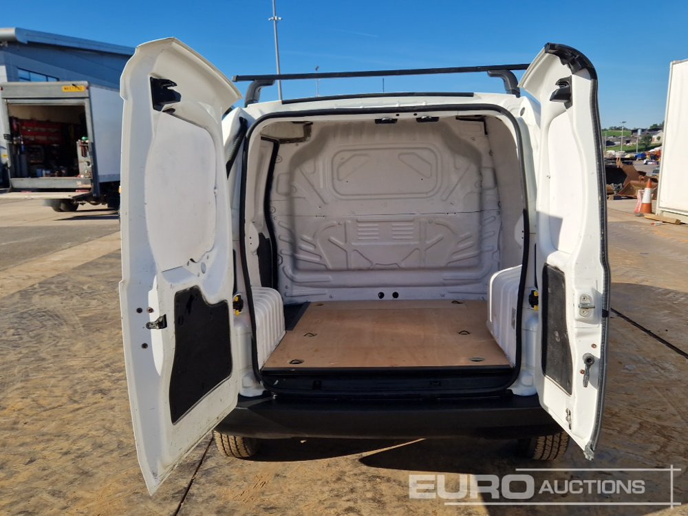 Furgão compacto 2011 Fiat Fiorino: foto 27