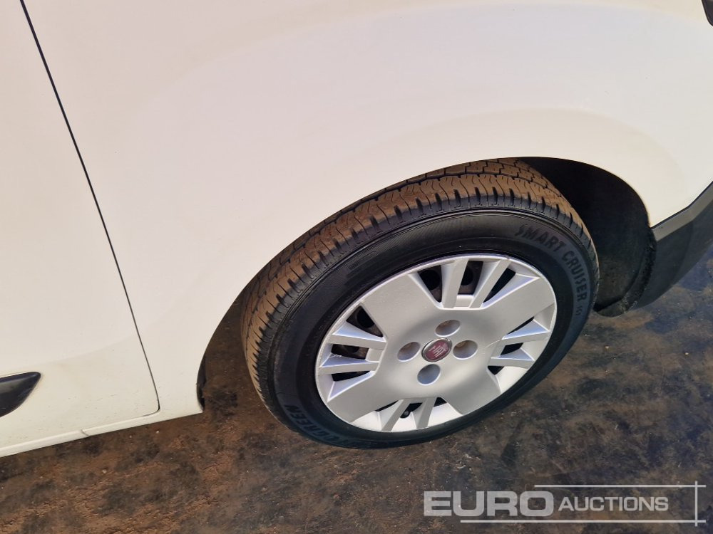 Furgão compacto 2011 Fiat Fiorino: foto 12