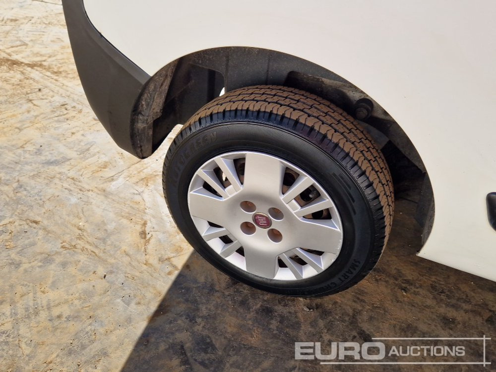 Furgão compacto 2011 Fiat Fiorino: foto 11
