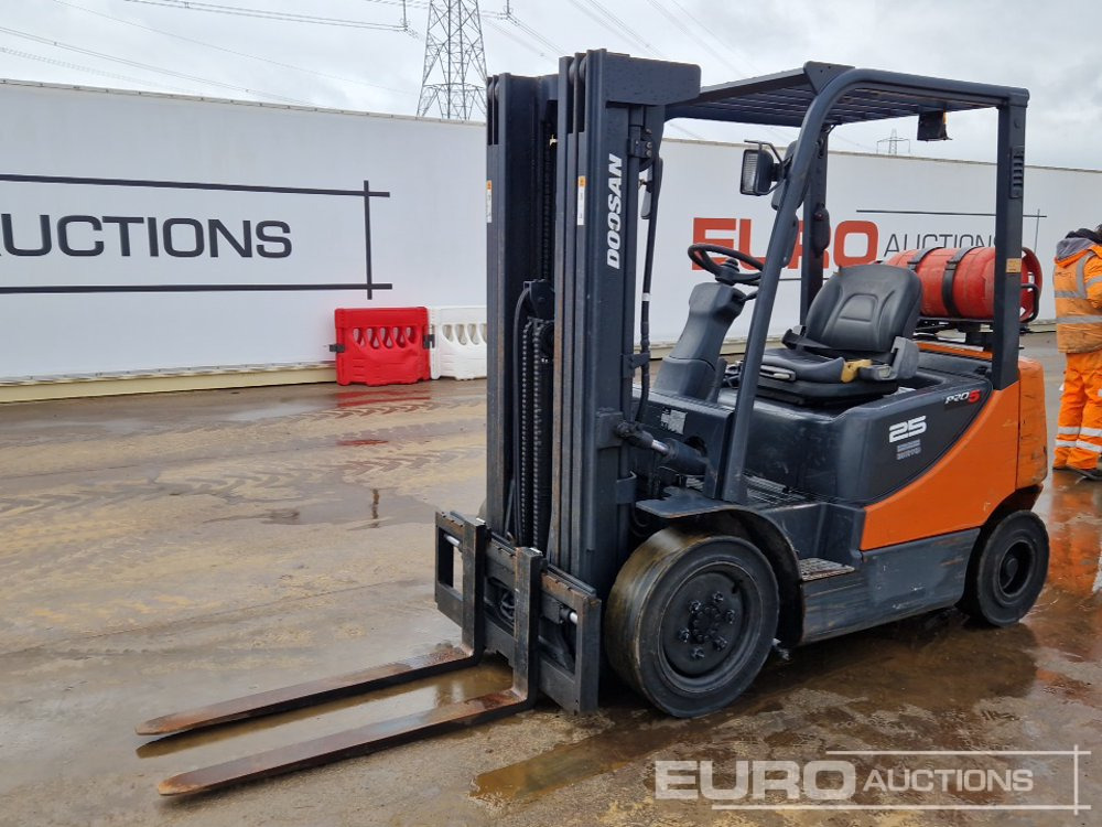 2012 Doosan G25E-5 - Empilhadeira: foto 1 2012 Doosan G25E-5 - Empilhadeira: foto 1