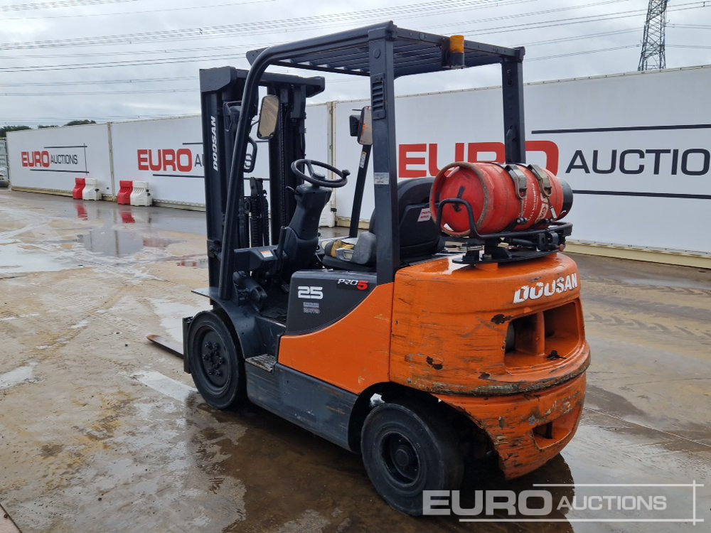 2012 Doosan G25E-5 - Empilhadeira: foto 3 2012 Doosan G25E-5 - Empilhadeira: foto 3