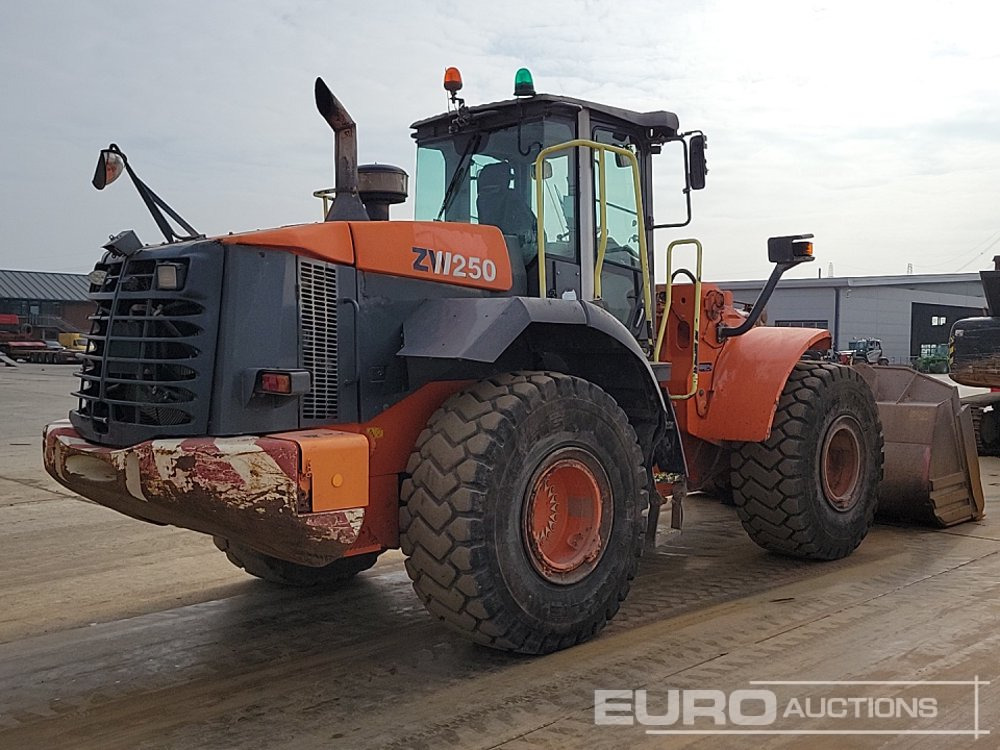 2012 Hitachi ZW250 - Pá carregadora de rodas: foto 5 2012 Hitachi ZW250 - Pá carregadora de rodas: foto 5