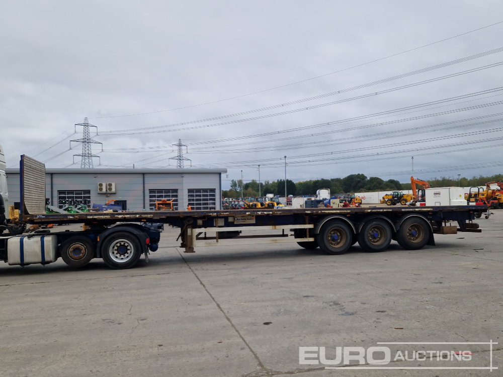 2013 SDC Trailer Tri Axle Flatbed Trailer, Twist Locks - Semi-reboque plataforma/ Caixa aberta: foto 2 2013 SDC Trailer Tri Axle Flatbed Trailer, Twist Locks - Semi-reboque plataforma/ Caixa aberta: foto 2