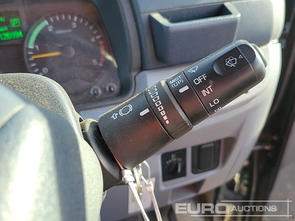 Camião de caixa aberta/ Plataforma para transporte de máquinas pesadas 2014 Mitsubishi Canter 7C15: foto 25