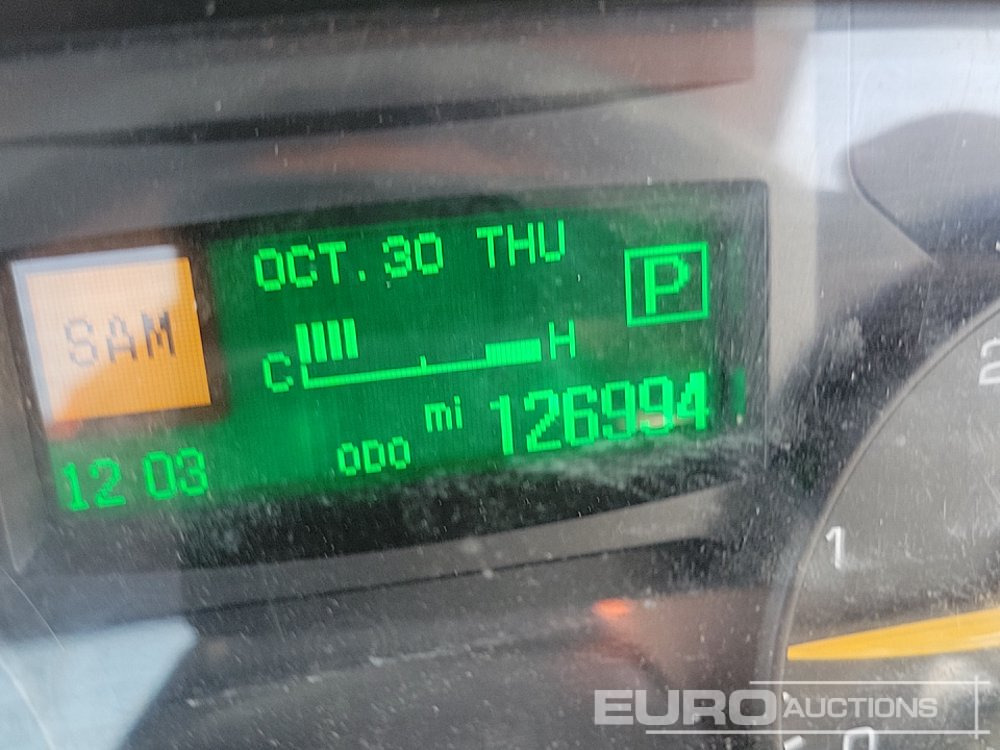 Camião de caixa aberta/ Plataforma para transporte de máquinas pesadas 2014 Mitsubishi Canter 7C15: foto 30