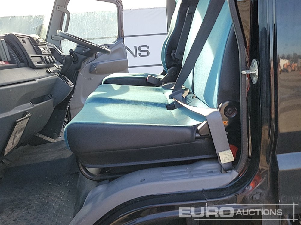 Camião de caixa aberta/ Plataforma para transporte de máquinas pesadas 2014 Mitsubishi Canter 7C15: foto 18