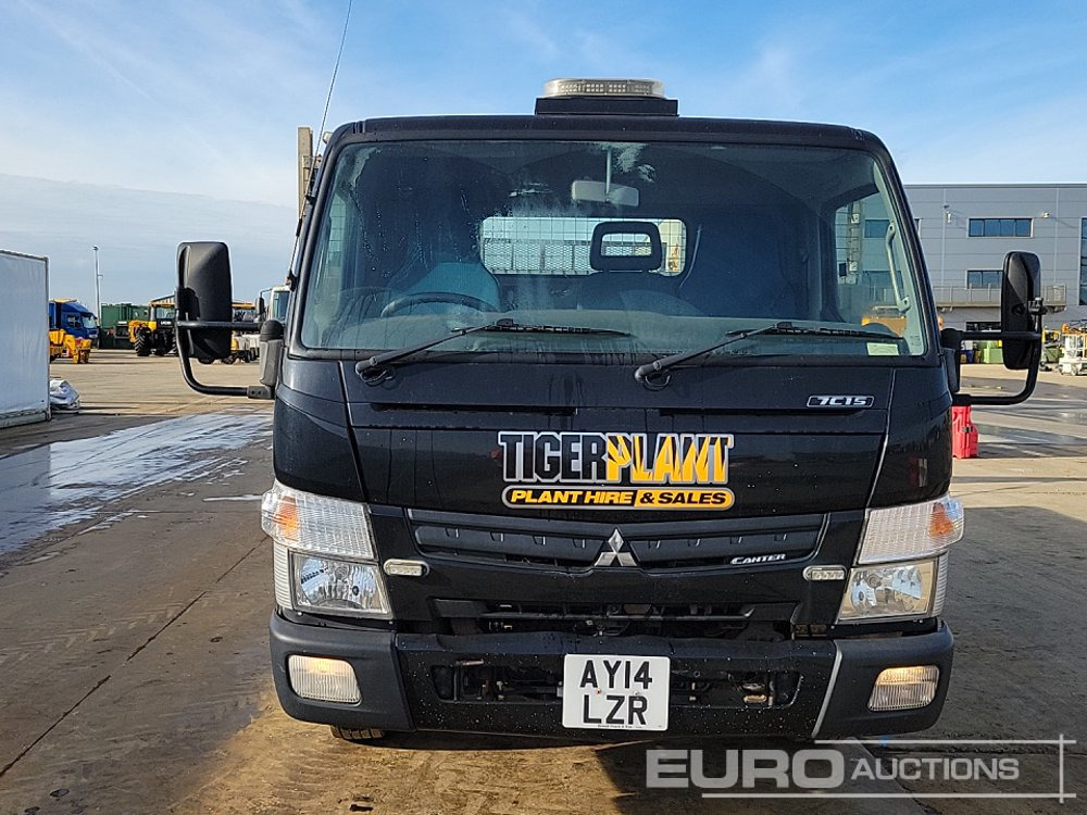 Camião de caixa aberta/ Plataforma para transporte de máquinas pesadas 2014 Mitsubishi Canter 7C15: foto 8