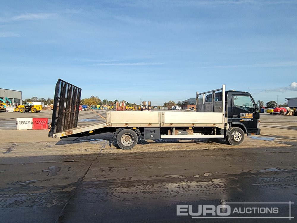 Camião de caixa aberta/ Plataforma para transporte de máquinas pesadas 2014 Mitsubishi Canter 7C15: foto 6