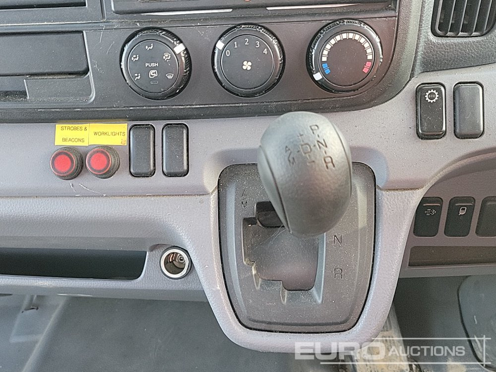 Camião de caixa aberta/ Plataforma para transporte de máquinas pesadas 2014 Mitsubishi Canter 7C15: foto 22