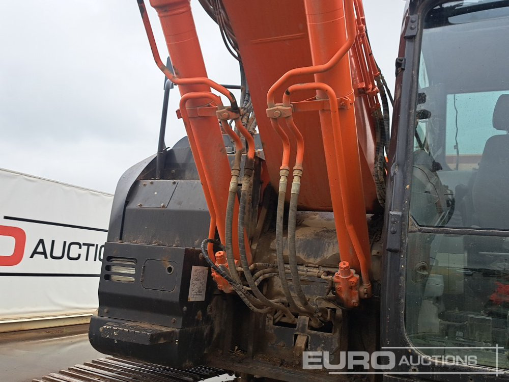 Escavadora de rastos 2016 Hitachi ZX225USLC-5B: foto 16