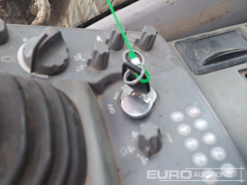 Escavadora de rastos 2016 Hitachi ZX225USLC-5B: foto 40