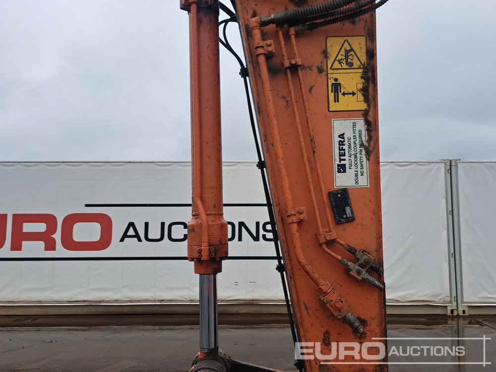 Escavadora de rastos 2016 Hitachi ZX225USLC-5B: foto 11