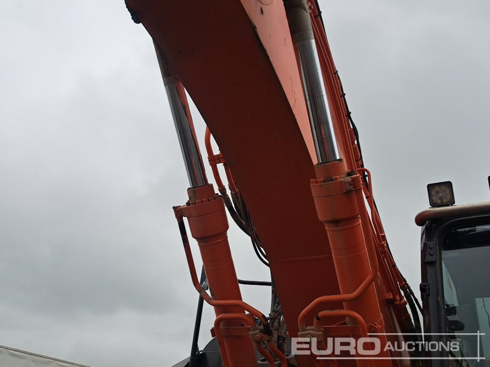 Escavadora de rastos 2016 Hitachi ZX225USLC-5B: foto 15