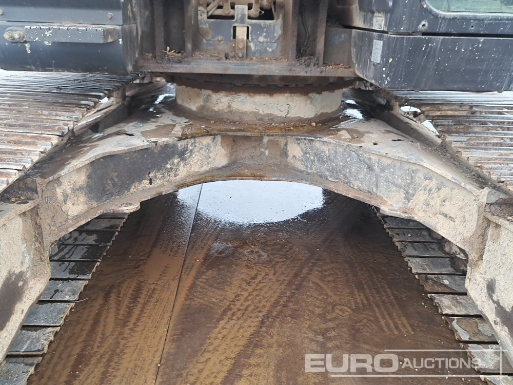 Escavadora de rastos 2016 Hitachi ZX225USLC-5B: foto 18
