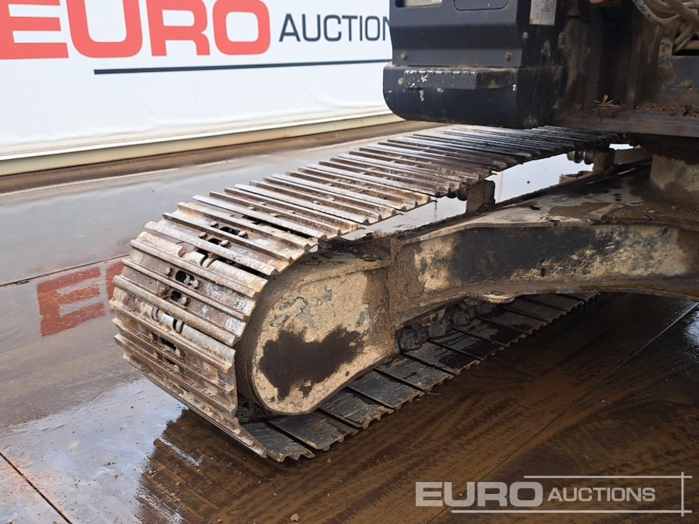 Escavadora de rastos 2016 Hitachi ZX225USLC-5B: foto 17