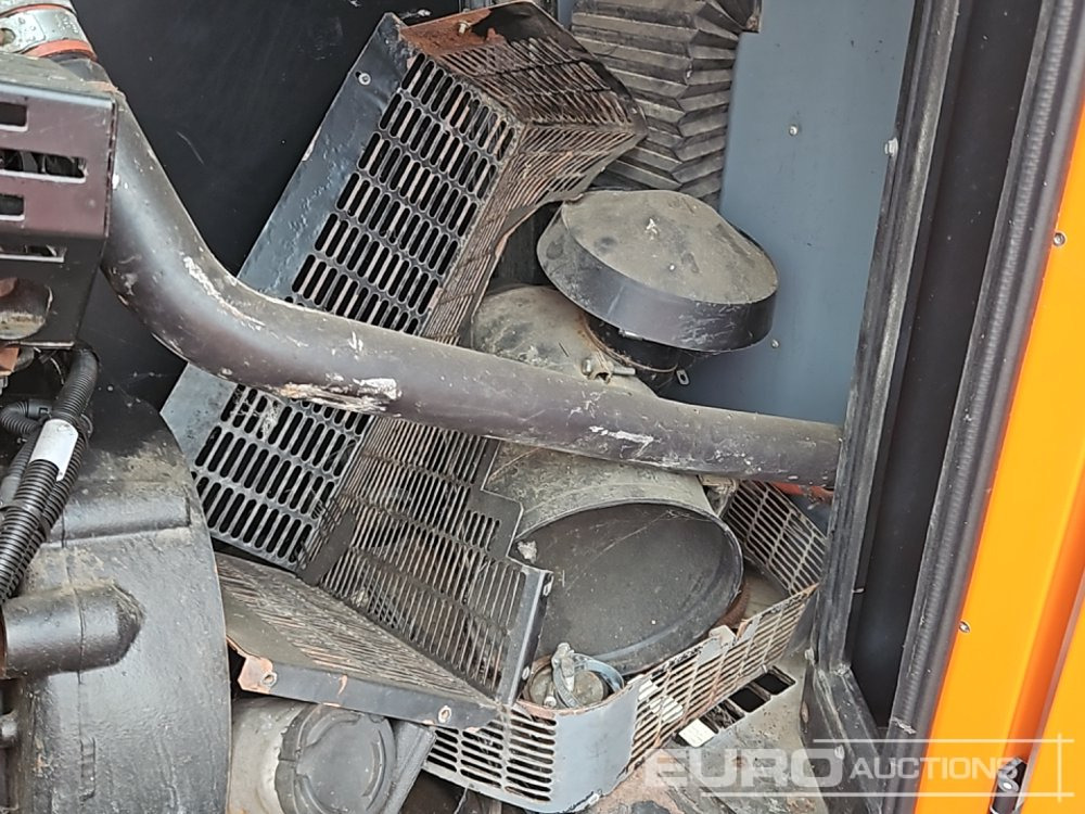 Gerador elétrico 2016 SDMO R110C3: foto 10