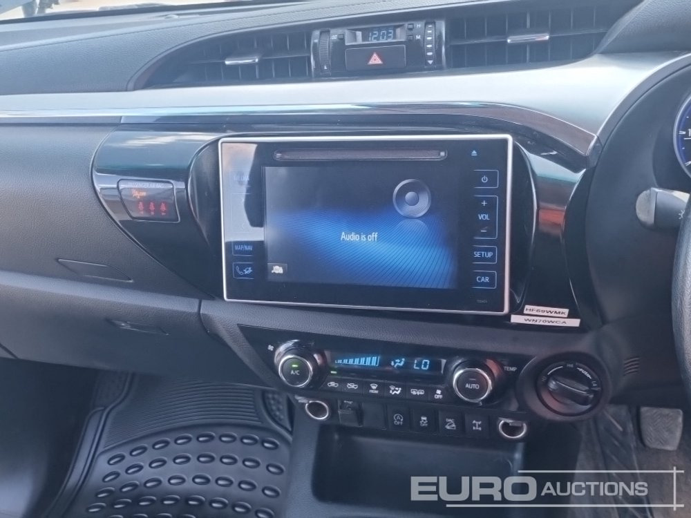 Pick-up 2019 Toyota Hilux Invincible X: foto 28
