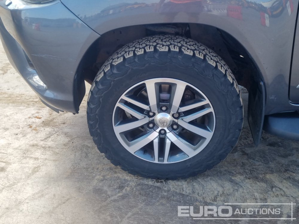Pick-up 2019 Toyota Hilux Invincible X: foto 9