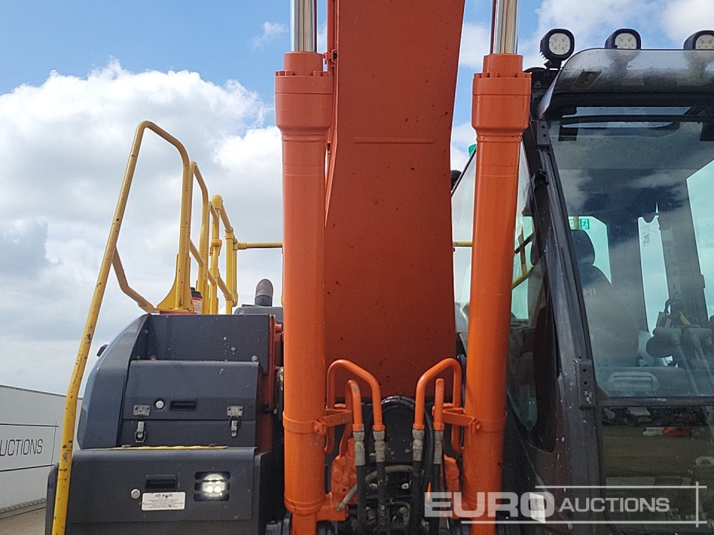 Escavadora de rastos 2021 Hitachi ZX210LC-6: foto 24