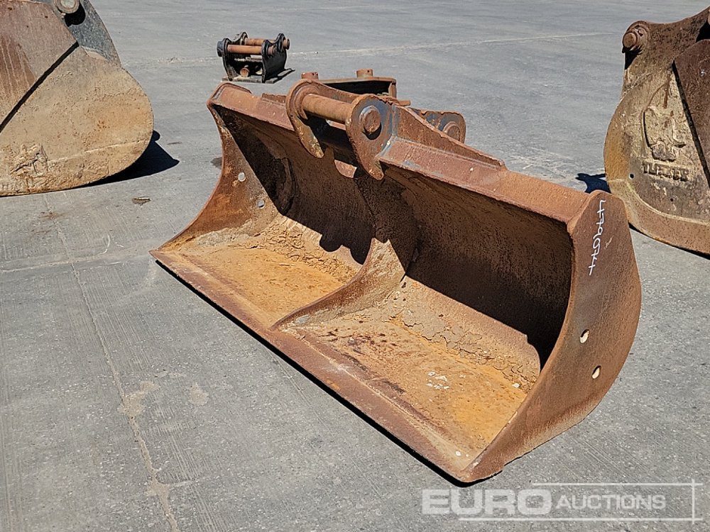 70" Ditching Bucket 65mm Pin to suit 13 Ton Excavator - Balde: foto 1 70" Ditching Bucket 65mm Pin to suit 13 Ton Excavator - Balde: foto 1