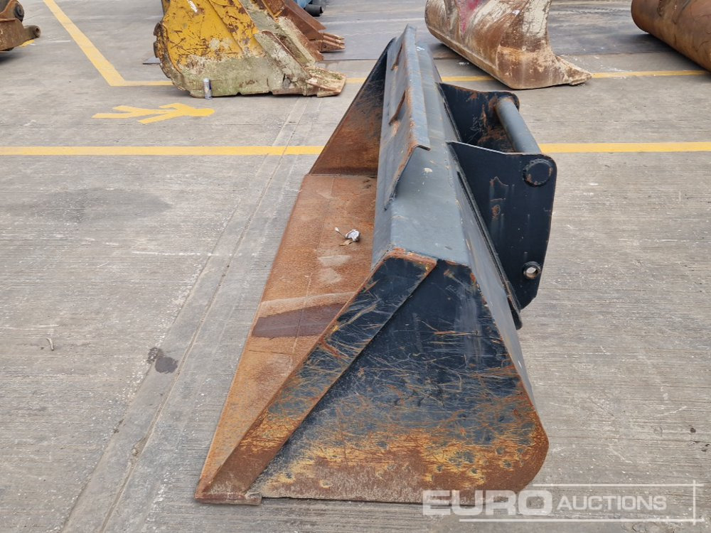 92" Loading Bucket to suit Manitou Telehandler - Balde: foto 4 92" Loading Bucket to suit Manitou Telehandler - Balde: foto 4