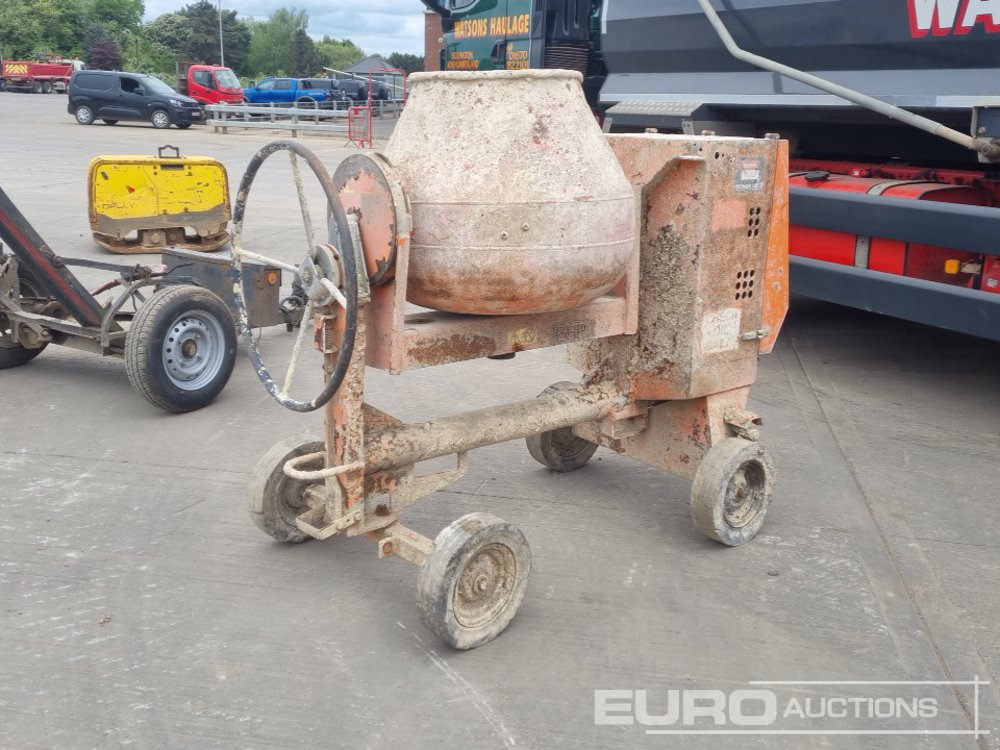 Altrad Diesel Cement Mixer, Yanmar Engine (Spares) - Betoneira: foto 1 Altrad Diesel Cement Mixer, Yanmar Engine (Spares) - Betoneira: foto 1