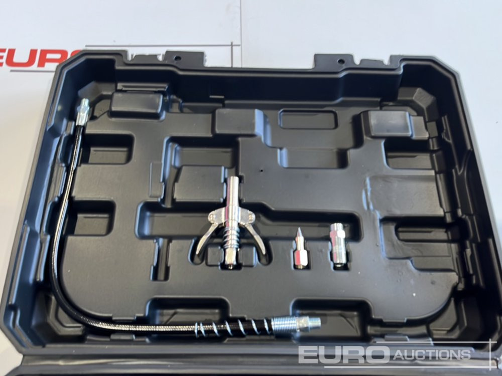 Boss 21 Volt Lithium Battery Cordless Grease Gun, 2 Batteries, Charger, Case, Shoulder Strap, Extension Pieces and Fittings - Equipamento de construção: foto 4 Boss 21 Volt Lithium Battery Cordless Grease Gun, 2 Batteries, Charger, Case, Shoulder Strap, Extension Pieces and Fittings - Equipamento de construção: foto 4