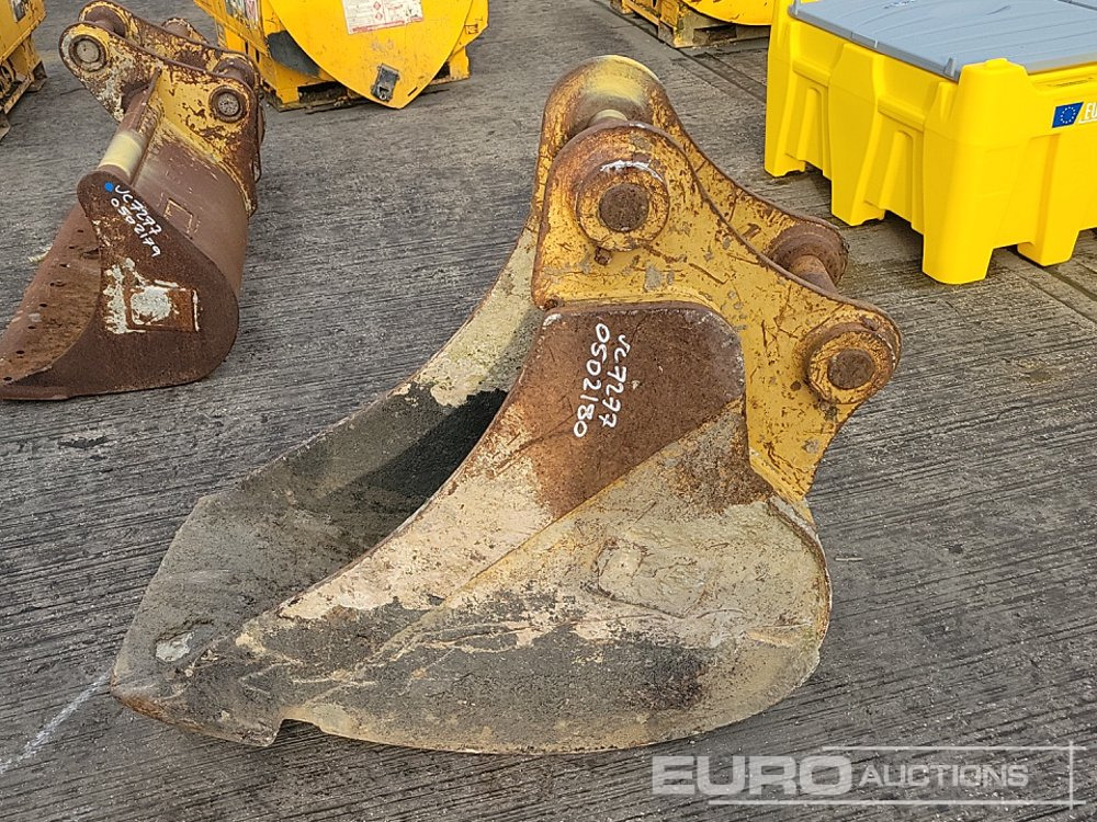 CAT 22" Digging Bucket 65mm to suit 13 Ton Excavator - Balde: foto 2 CAT 22" Digging Bucket 65mm to suit 13 Ton Excavator - Balde: foto 2