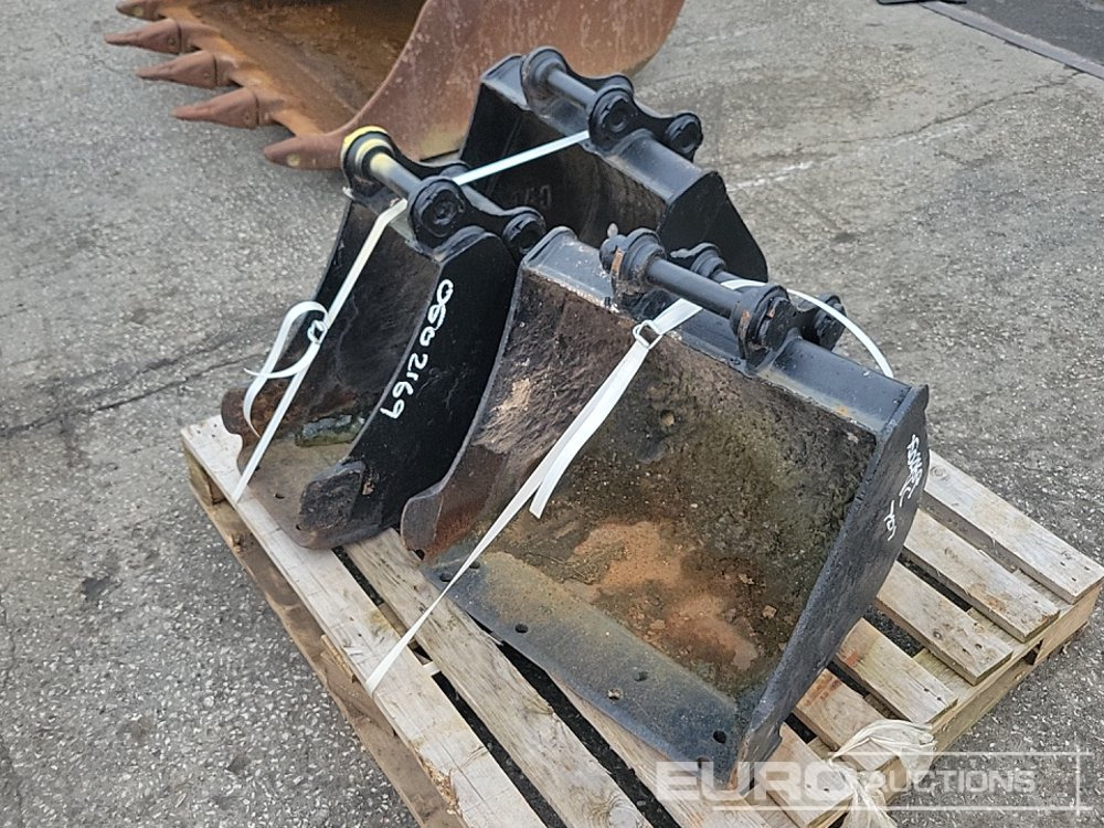 CAT 24", 24", 12" Digging Bucket 35mm Pin to suit Mini Excavator - Balde: foto 1 CAT 24", 24", 12" Digging Bucket 35mm Pin to suit Mini Excavator - Balde: foto 1