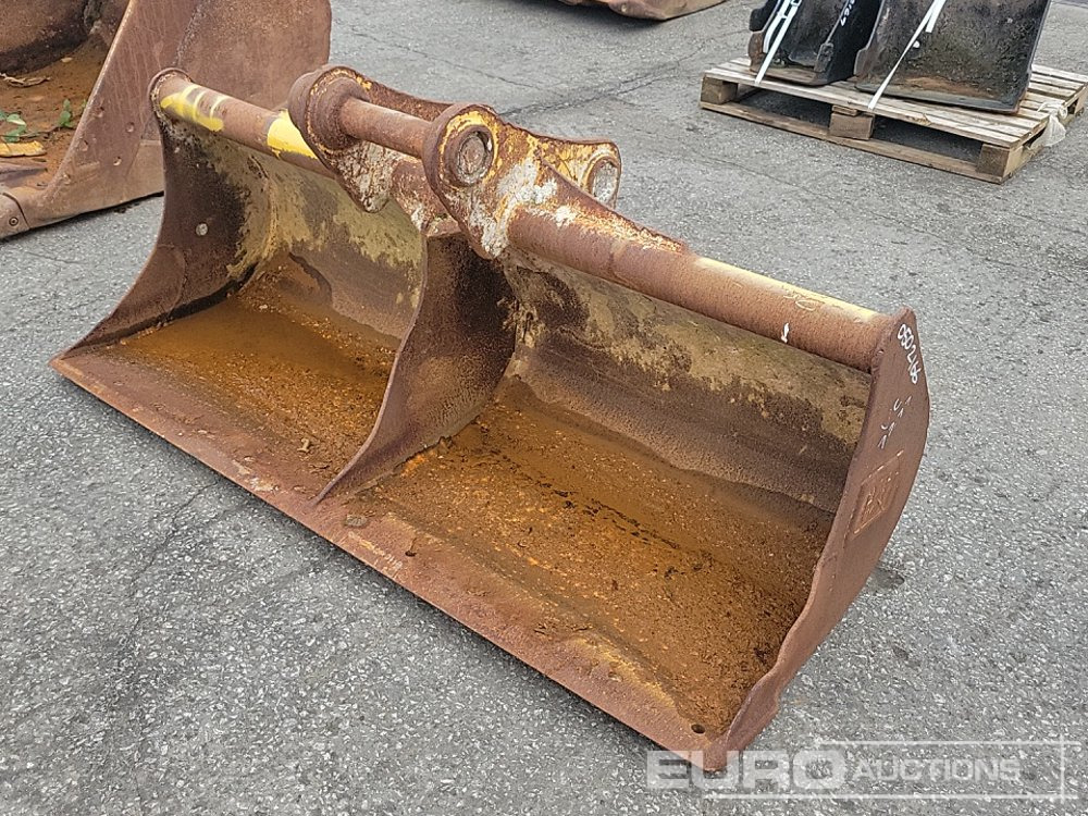 CAT 72" Ditching Bucket 65mm Pin to suit 13 Ton Excavator - Balde: foto 1 CAT 72" Ditching Bucket 65mm Pin to suit 13 Ton Excavator - Balde: foto 1