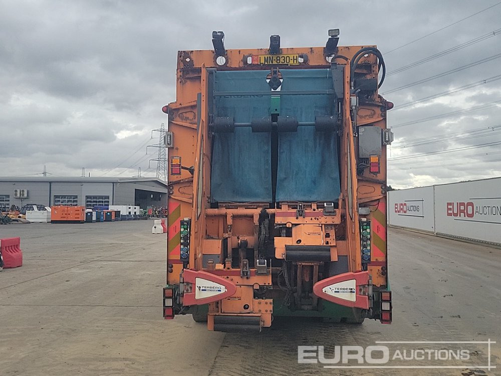 Dennis 6x2 Mid Lift Refuse Lorry, 360 Camera, Automatic Gearbox - Caminhão de lixo: foto 4 Dennis 6x2 Mid Lift Refuse Lorry, 360 Camera, Automatic Gearbox - Caminhão de lixo: foto 4