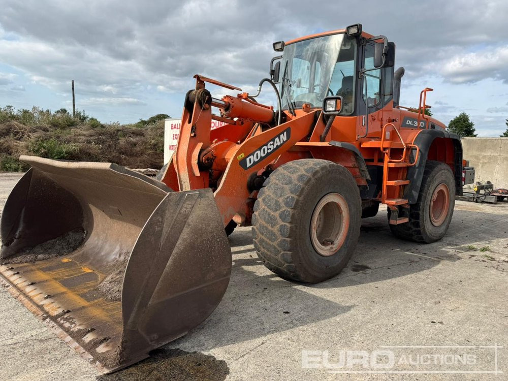 Doosan DL300 - Pá carregadora de rodas: foto 1 Doosan DL300 - Pá carregadora de rodas: foto 1