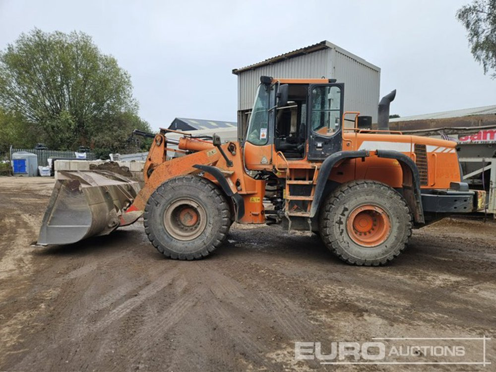 Doosan DL300 - Pá carregadora de rodas: foto 1 Doosan DL300 - Pá carregadora de rodas: foto 1