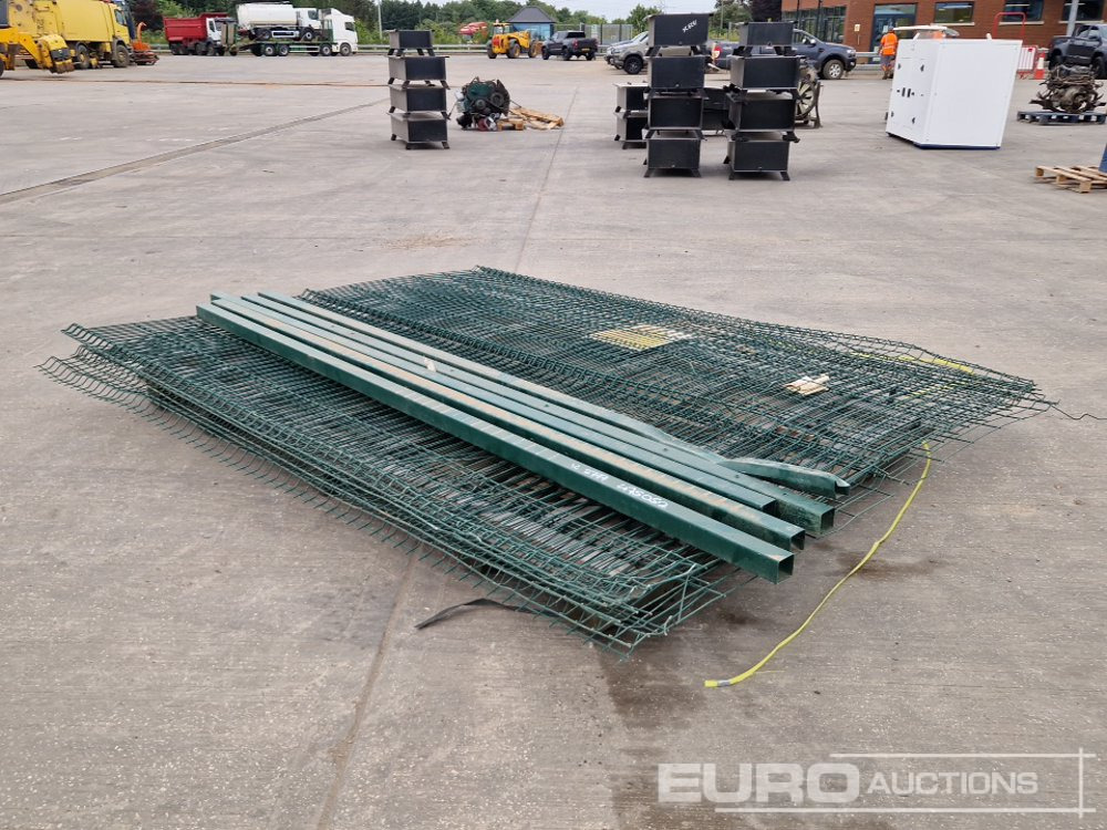 Galvanised fencing Panel (4 of), Fencing Posts (5 of) - Equipamento de construção: foto 3 Galvanised fencing Panel (4 of), Fencing Posts (5 of) - Equipamento de construção: foto 3