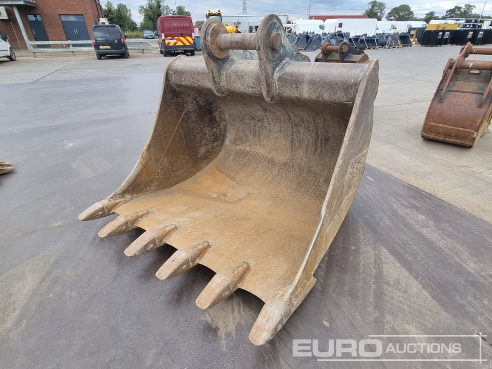 JCB 60" Digging Bucket 80mm Pin to suit 20 Ton Excavator - Balde: foto 1 JCB 60" Digging Bucket 80mm Pin to suit 20 Ton Excavator - Balde: foto 1