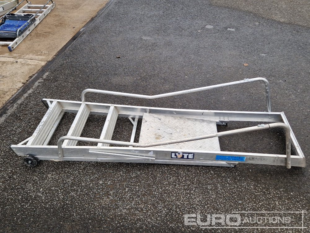 Lyte 4 Tread Aluminium Podium Step Ladder - Equipamento de construção: foto 2 Lyte 4 Tread Aluminium Podium Step Ladder - Equipamento de construção: foto 2