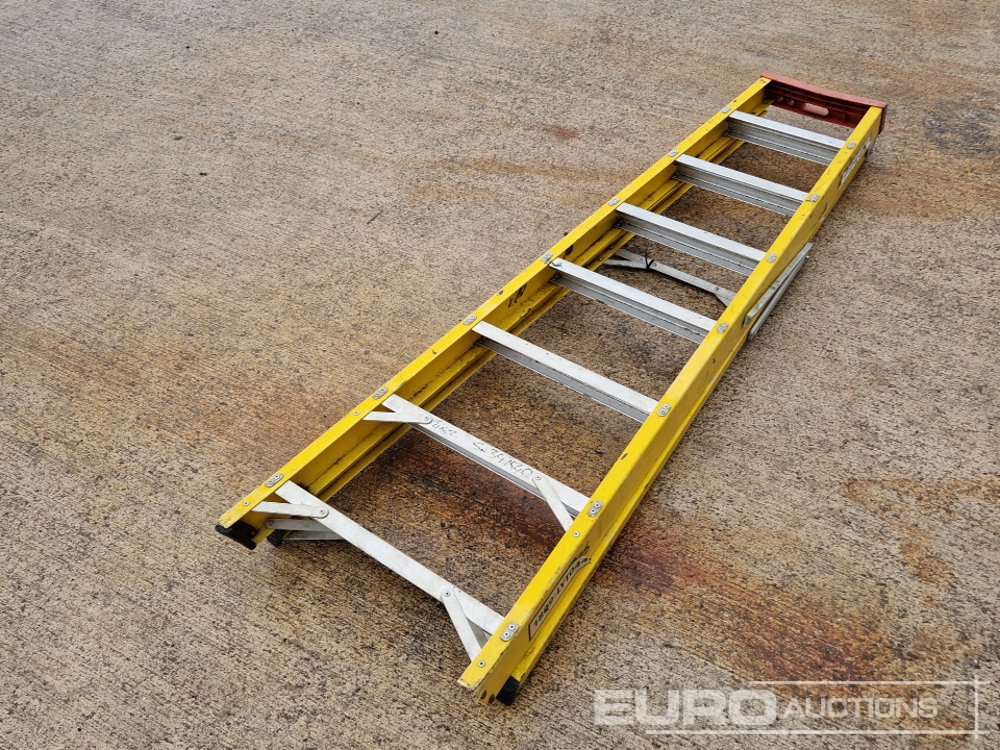 Lyte 8 Tread Fibreglass Step Ladder - Equipamento de construção: foto 1 Lyte 8 Tread Fibreglass Step Ladder - Equipamento de construção: foto 1